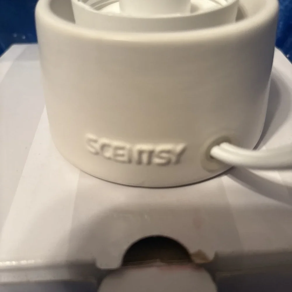 Scentsy Tabletop Base Only For Glass Plug-in Nightlight Warmer With Box And Bulb